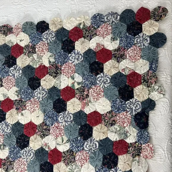 Vintage Handmade Amish Yo Yo Quilt Throw Table Decor Cottagecore 52x62